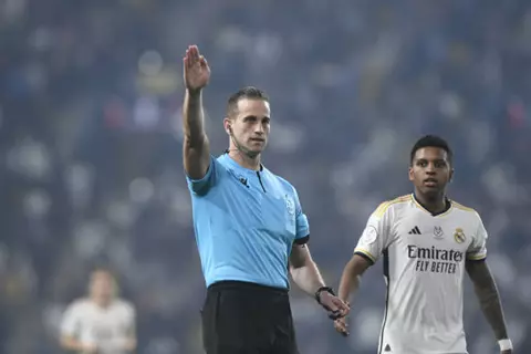 مصدر لـ"يلا كورة": خافيير روخاس حكما لمباراة الأهلي وبيراميدز في الدوري